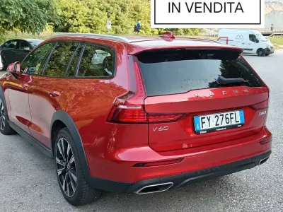 Usata Volvo V60 CC Pro 200 CV (147 kW) 2020 Rosso Station wagon