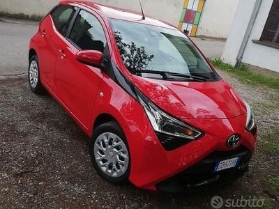 Usata Toyota Aygo 72 CV (52 kW) 2021 Rosso Utilitaria