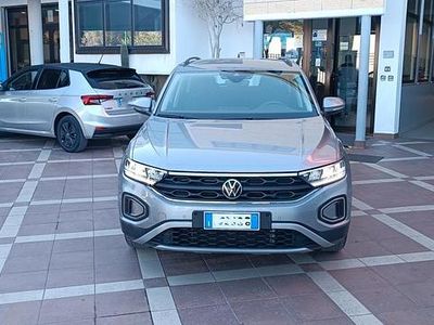 Usata VW T-Roc Life 110 CV (80 kW) 2022 Argento SUV