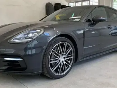 Usata Porsche Panamera 330 CV (242 kW) 2018 Grigio Utilitaria