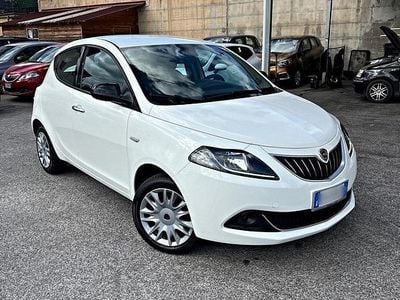 Usata Lancia Ypsilon 70 CV (51 kW) 2022 Bianco Utilitaria