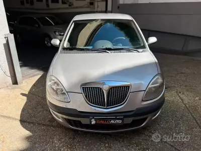 Usata Lancia Ypsilon 80 CV (58 kW) 2004 Grigio Utilitaria