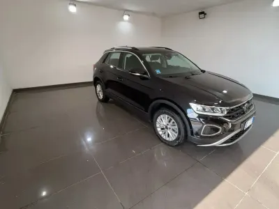 Usata VW T-Roc Life 115 CV (84 kW) 2025 Deep black SUV