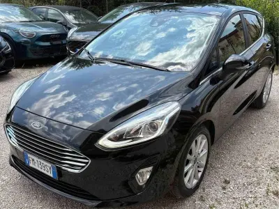 Usata Ford Fiesta Titanium 101 CV (74 kW) 2017 Nero Utilitaria