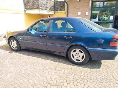 Begagnad Mercedes 200 1997 Blå Halvkombi