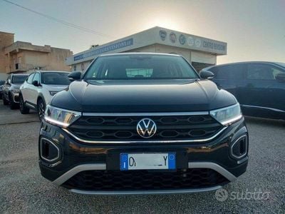 Usata VW T-Roc Life 110 CV (80 kW) 2023 Nero SUV