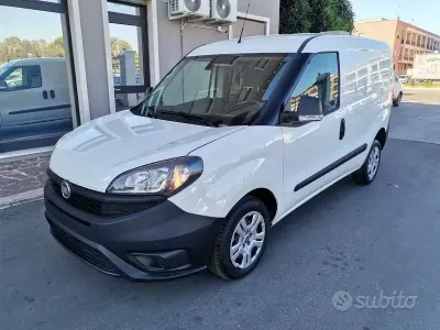 Usata Fiat Doblò S 90 CV (66 kW) 2022 Bianco Monovolume
