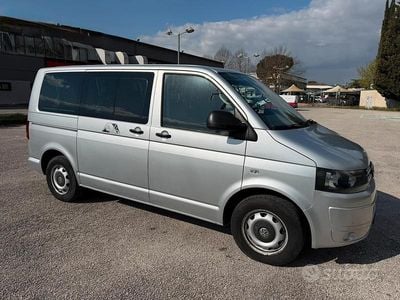 Usata VW Multivan Comfortline 140 CV (102 kW) 2012 Grigio Monovolume