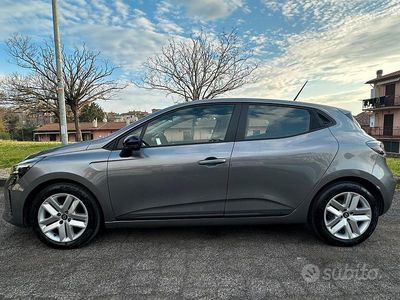Usata Renault Clio V 48 CV (35 kW) 2025 Grigio Utilitaria