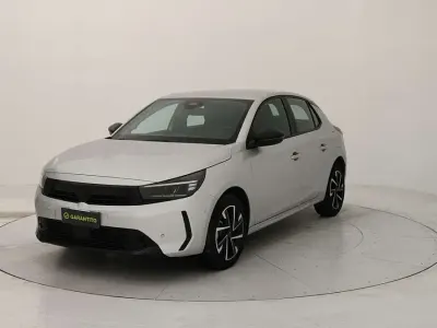 Usata Opel Corsa 101 CV (74 kW) 2025 Kaolin white Utilitaria