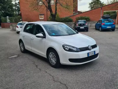 Używany VW Golf VII 105 KM (77 kW) 2012 Biały Sedan/Limuzyna