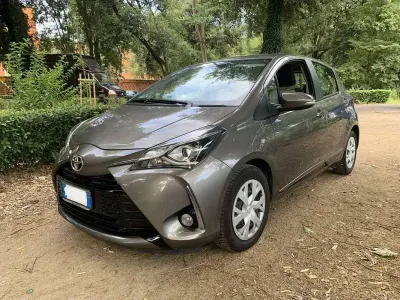 Usata Toyota Yaris Active 72 CV (52 kW) 2020 Grigio Berlina