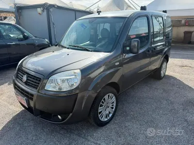 Usado Fiat Doblò Dynamic 120 HP (88 kW) 2009 Cinzento Monovolume