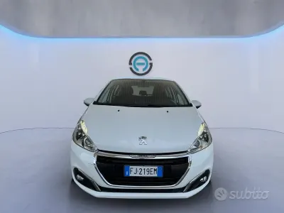 Gebraucht Peugeot 208 Allure 75 PS (55 kW) 2017 Weiß Kleinwagen