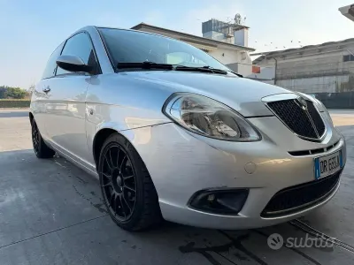 Usata Lancia Ypsilon 75 CV (55 kW) 2008 Grigio Utilitaria
