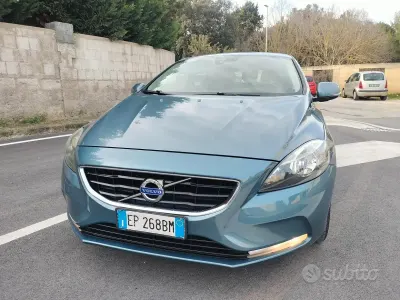 Usata Volvo V40 Summum 177 CV (130 kW) 2013 Blu Berlina