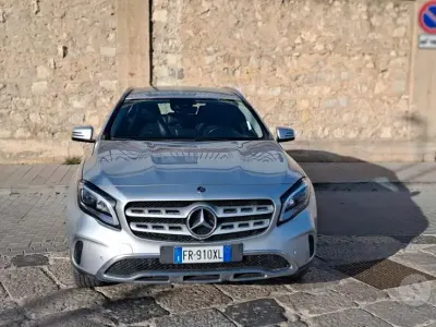 Usata Mercedes GLA200 Premium 136 CV (100 kW) 2018 Grigio SUV