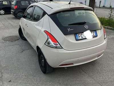 Usata Lancia Ypsilon Gold 69 CV (50 kW) 2016 Beige Utilitaria