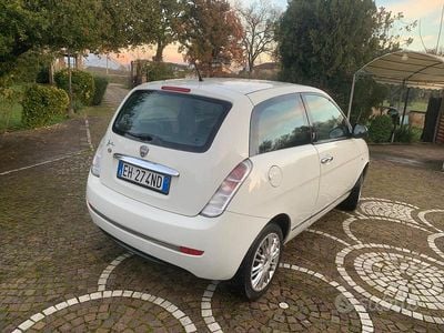 Usata Lancia Ypsilon 69 CV (50 kW) 2011 Bianco Utilitaria