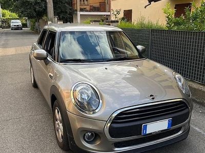 Usata Mini ONE 75 CV (55 kW) 2019 Grigio Utilitaria
