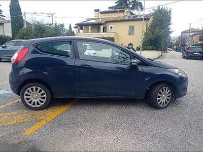 Usata Ford Fiesta 92 CV (67 kW) 2015 Blu Utilitaria