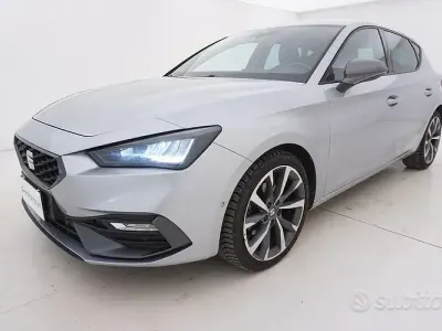 Käytetty Seat Leon FR 150 HP (110 kW) 2022 Harmaa Sedan