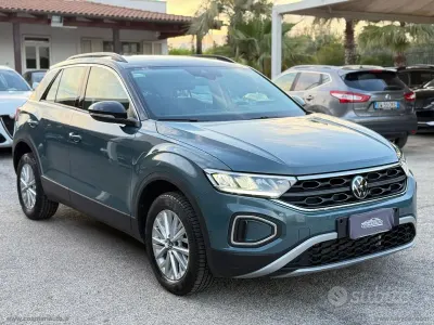 Usata VW T-Roc Style 150 CV (110 kW) 2023 Grigio SUV