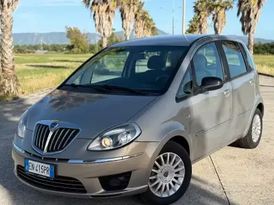 Usata Lancia Musa 77 CV (56 kW) 2012 Grigio Monovolume