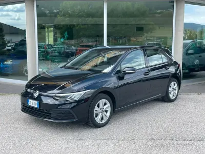 Usata VW Golf VIII Life 116 CV (85 kW) 2021 Nero Berlina
