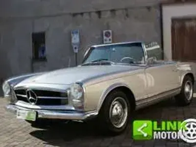 Usata Mercedes 230 150 CV (110 kW) 1967 Argento Cabrio