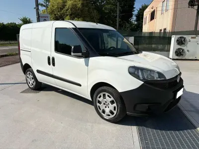 Usata Fiat Doblò Lounge 120 CV (88 kW) 2021 Bianco Monovolume