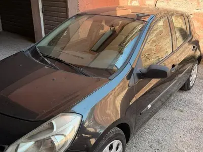 Usata Renault Clio II 68 CV (50 kW) 2006 Nero Berlina