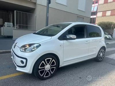 Begagnad VW up! Highline 75 HK (55 kW) 2013 Vit Halvkombi