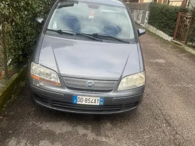 Usata Fiat Idea 95 CV (69 kW) 2006 Grigio Monovolume