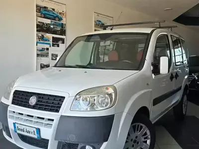Begagnad Fiat Doblò 105 HK (77 kW) 2009 Vit Minibuss
