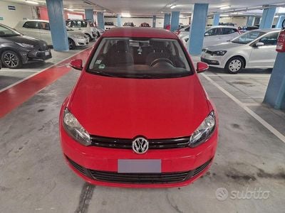 Usata VW Golf VI 105 CV (77 kW) 2010 Rosso Utilitaria