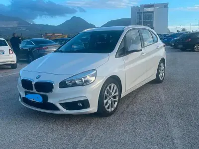 Usata BMW 216 Active Tourer Advantage 116 CV (85 kW) 2014 Bianco Monovolume