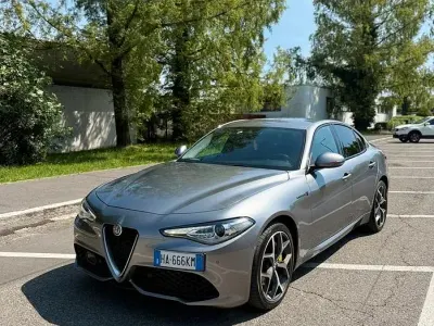 Usata Alfa Romeo Giulia 210 CV (154 kW) 2017 Grigio Berlina