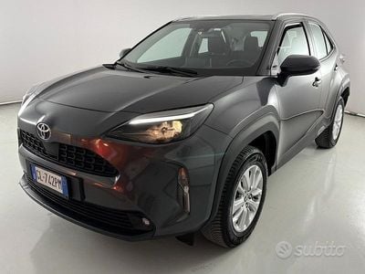 Usata Toyota Yaris Cross Active 92 CV (67 kW) 2022 Grigio SUV