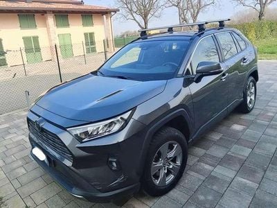 Usata Toyota RAV4 Hybrid Active 178 CV (130 kW) 2022 Grigio SUV