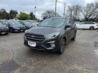 Usata Ford Kuga ST-Line 120 CV (88 kW) 2017 Grigio SUV