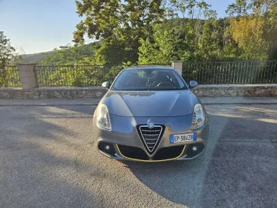 Usata Alfa Romeo Giulietta 120 CV (88 kW) 2013 Grigio Utilitaria