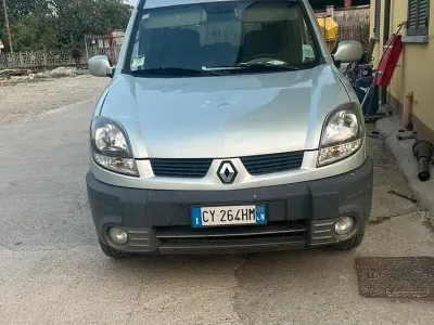Usata Renault Kangoo 84 CV (61 kW) 2005 Grigio Monovolume