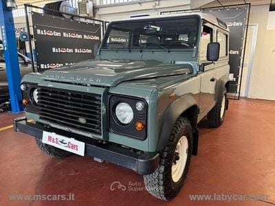Usata Land Rover Defender SE 122 CV (89 kW) 2010 Verde Station wagon