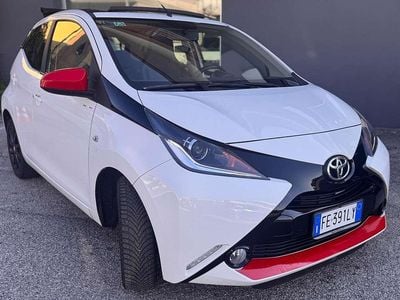 Begagnad Toyota Aygo X-wave 69 HK (50 kW) 2016 Vit Halvkombi