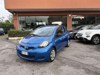 Usata Toyota Aygo Connect Style 68 CV (50 kW) 2011 Blu Utilitaria