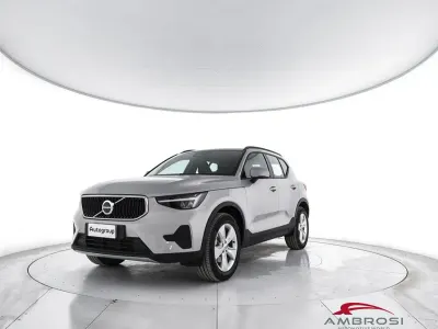 Usata Volvo XC40 163 CV (119 kW) 2024 Silver dawn SUV
