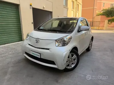 Usata Toyota iQ 68 CV (50 kW) 2009 Bianco Utilitaria