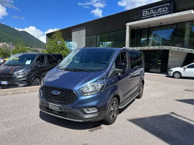 Usata Ford Tourneo Active 185 CV (136 kW) 2022 Blu/azzurro Monovolume