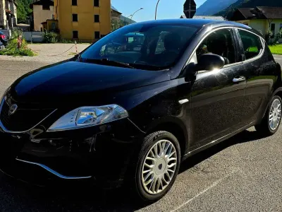 Usata Lancia Ypsilon Silver 95 CV (69 kW) 2016 Nero Utilitaria